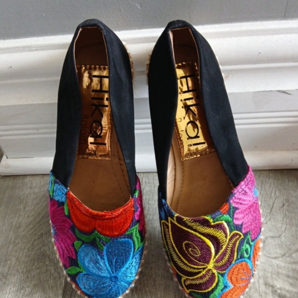 Women's Black and Multicolor Embroidered Shoes